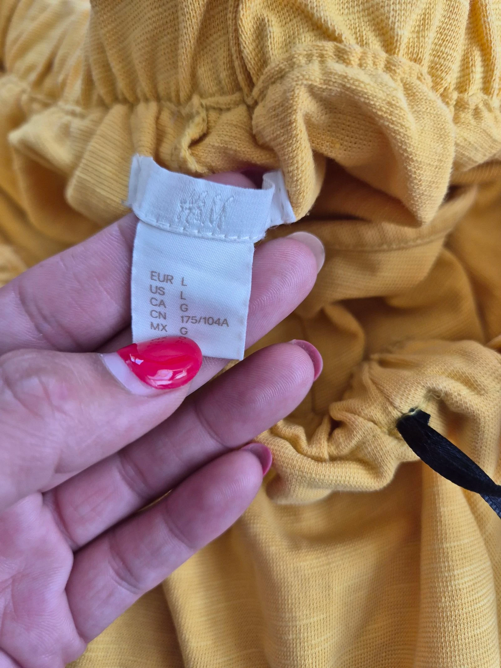 Vestido amarelo H&M G 40 ombros descobertos com babado mangas curtas bolsos algodão verão boêmio – photo 7